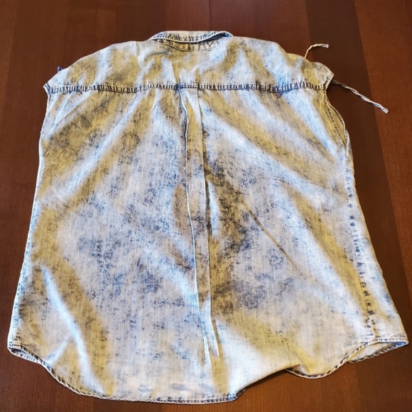 🍂✨️🍁 Rock & Republic button down denim shirt. Size XXL. Soft and comfortable. - Picture 6 of 9